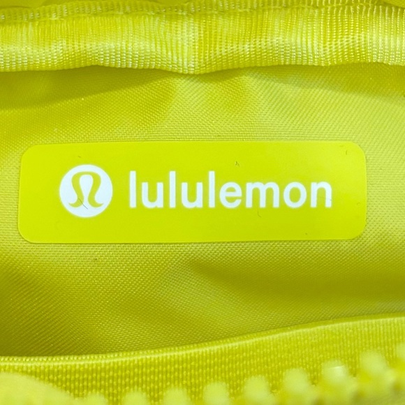 NWT Lululemon Everywhere Belt Bag In Daisy Glow - Picture 6 of 10